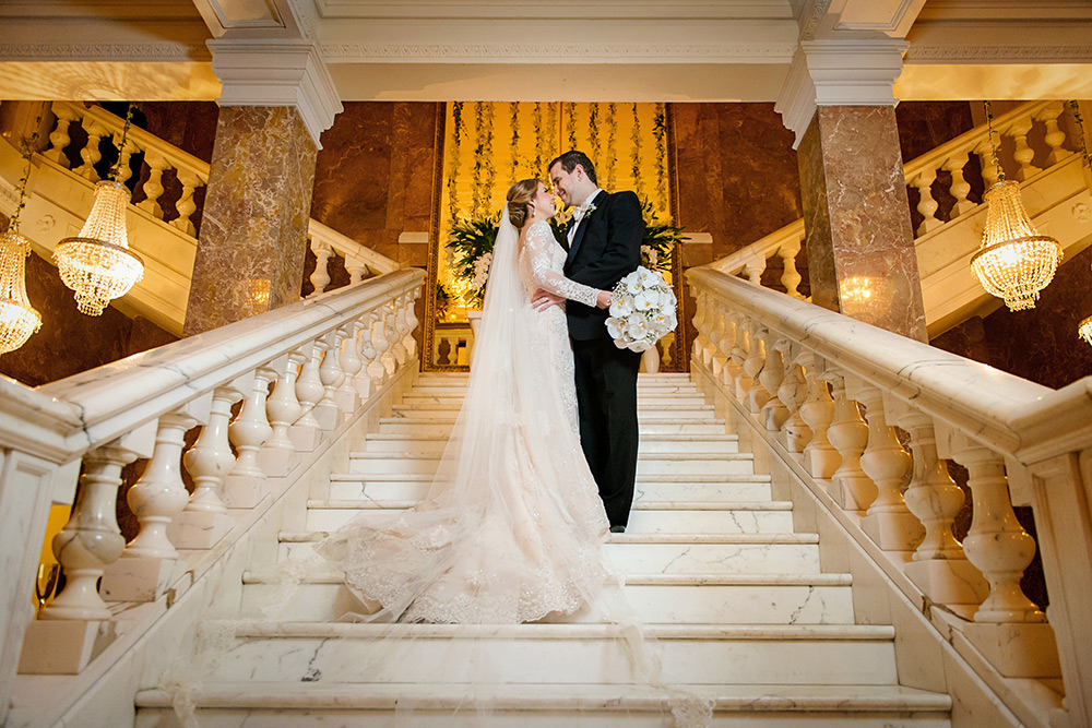 An exclusive ambiance makes the Antiguo Casino the epitome of glamour.