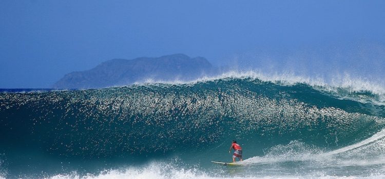 Ernesto Zambrana Tabla Surfing Puerto Rico ola